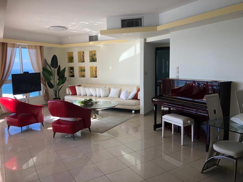 Sky Home Luxury Apartment With Sea View Bat Yam Exterior foto