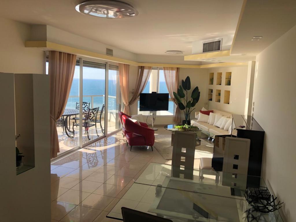 Sky Home Luxury Apartment With Sea View Bat Yam Exterior foto