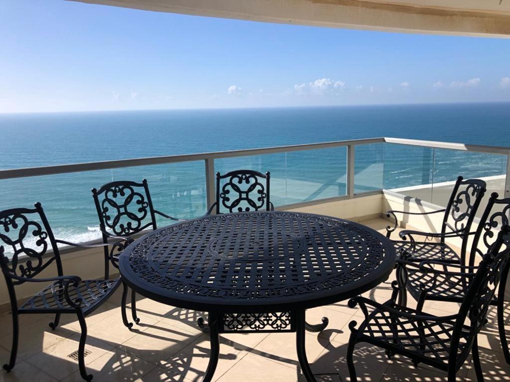 Sky Home Luxury Apartment With Sea View Bat Yam Exterior foto